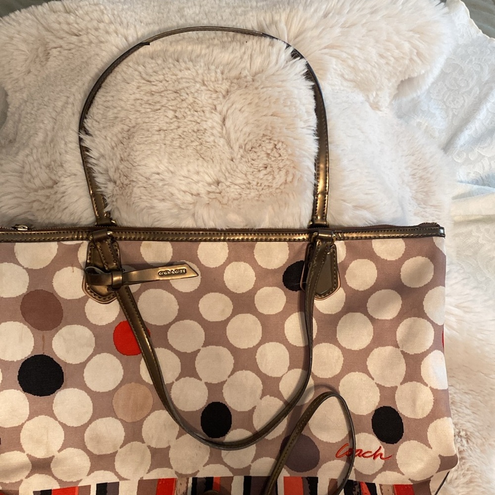 COACH Authentic Polka Dot Poppy Watercolor Tote Bag & Matching Small Wristlet - Picture 2 of 16